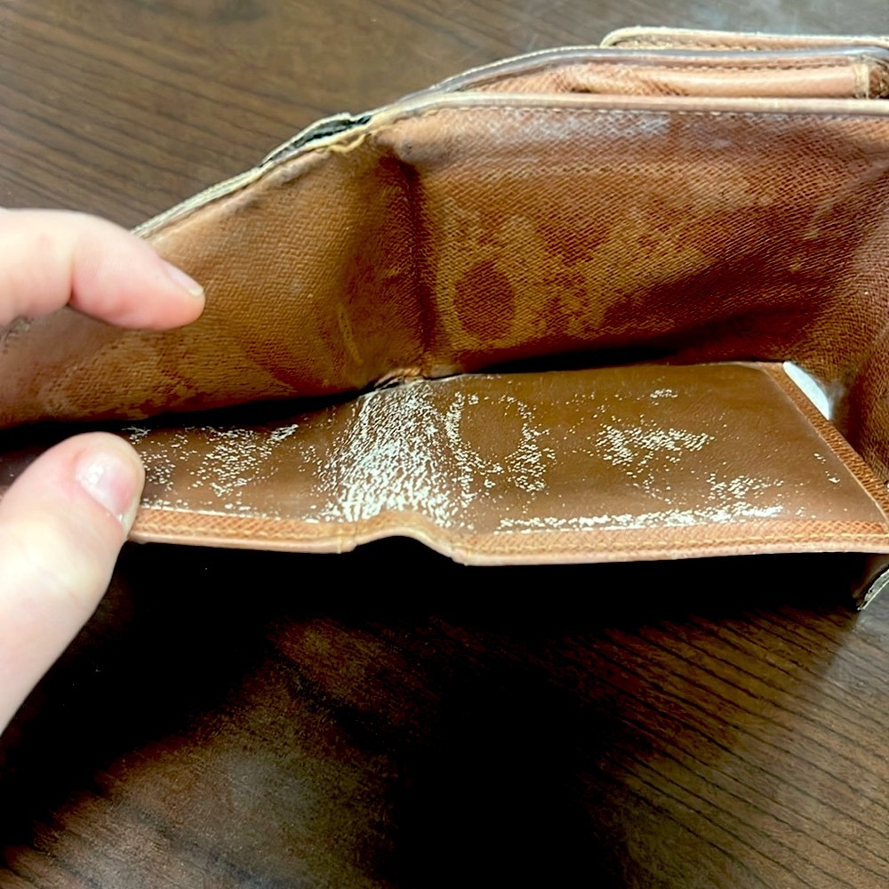 Authentic LV small Wallet - Picture 5 of 11